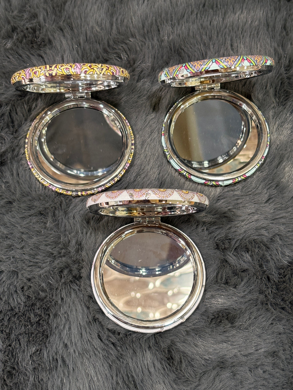 COSMETIC MAKEUP MIRROR
