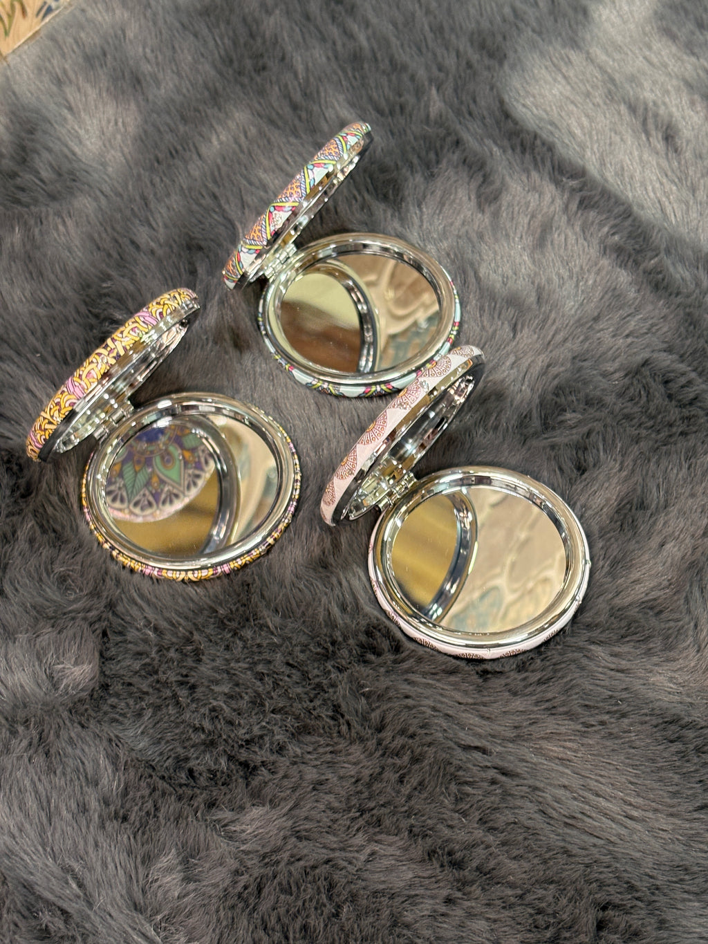 COSMETIC MAKEUP MIRROR